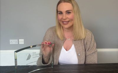 Celebrating Excellence: Lynsey Hutchinson Receives Outstanding Paper Award